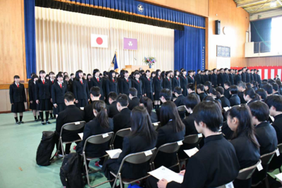 ２・３年次生による校歌披露