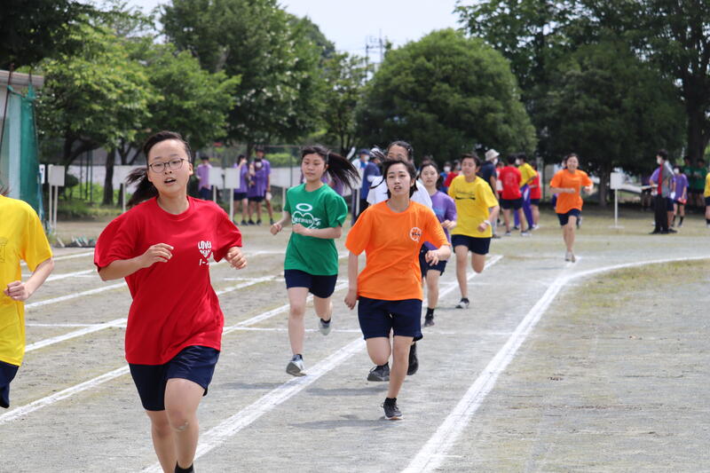 女子700m走